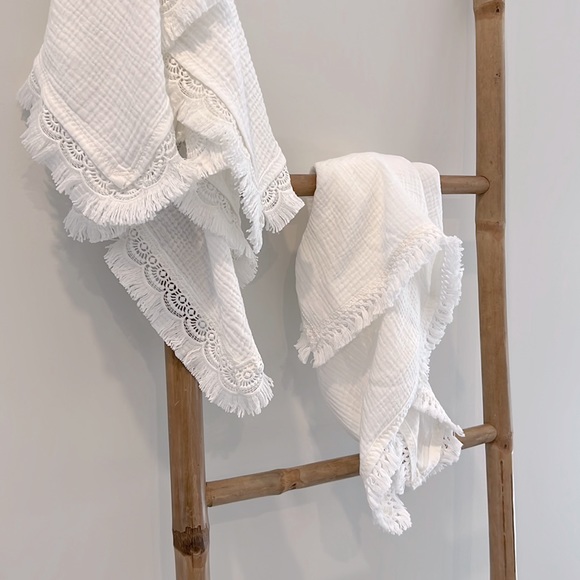 Set of 2 Fringe Swaddles - Picture 1 of 1